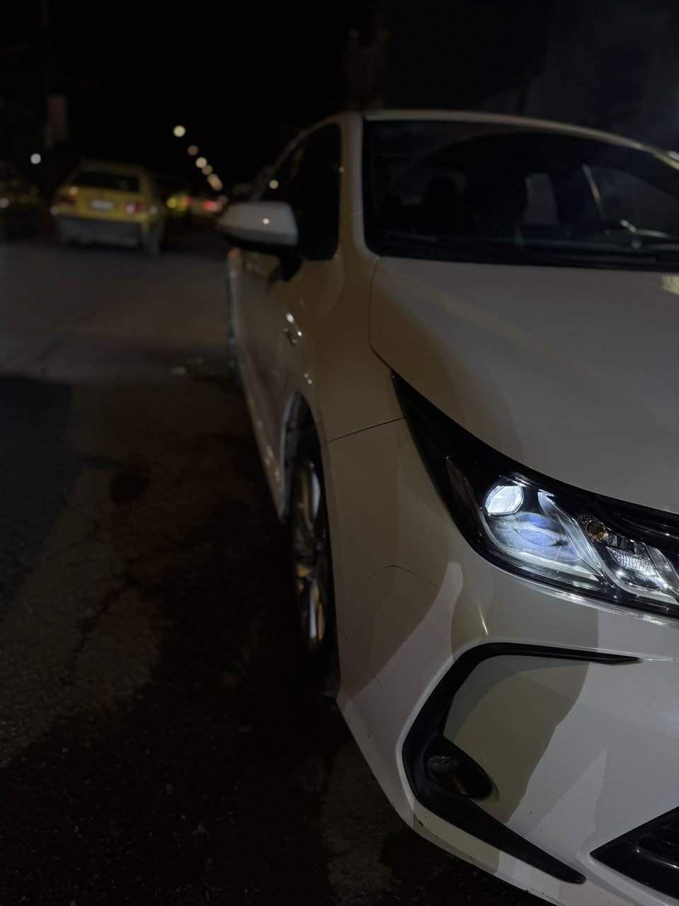 كورلا هايبرد 2024 سياره فول مواصفات كشنات احمر فتحه قماره ماشيه 37 سياره مكفوله من صبغ والبارد وكلشي سياره بيها حالوب وهاي الشخطه الي بل صوره عده ذني ماكو سعرها 140 وبيها مجال متوازي ع بيعتها كلش 
*********** متوفر واتس اب وشريحه ب اي وقت اتصل
