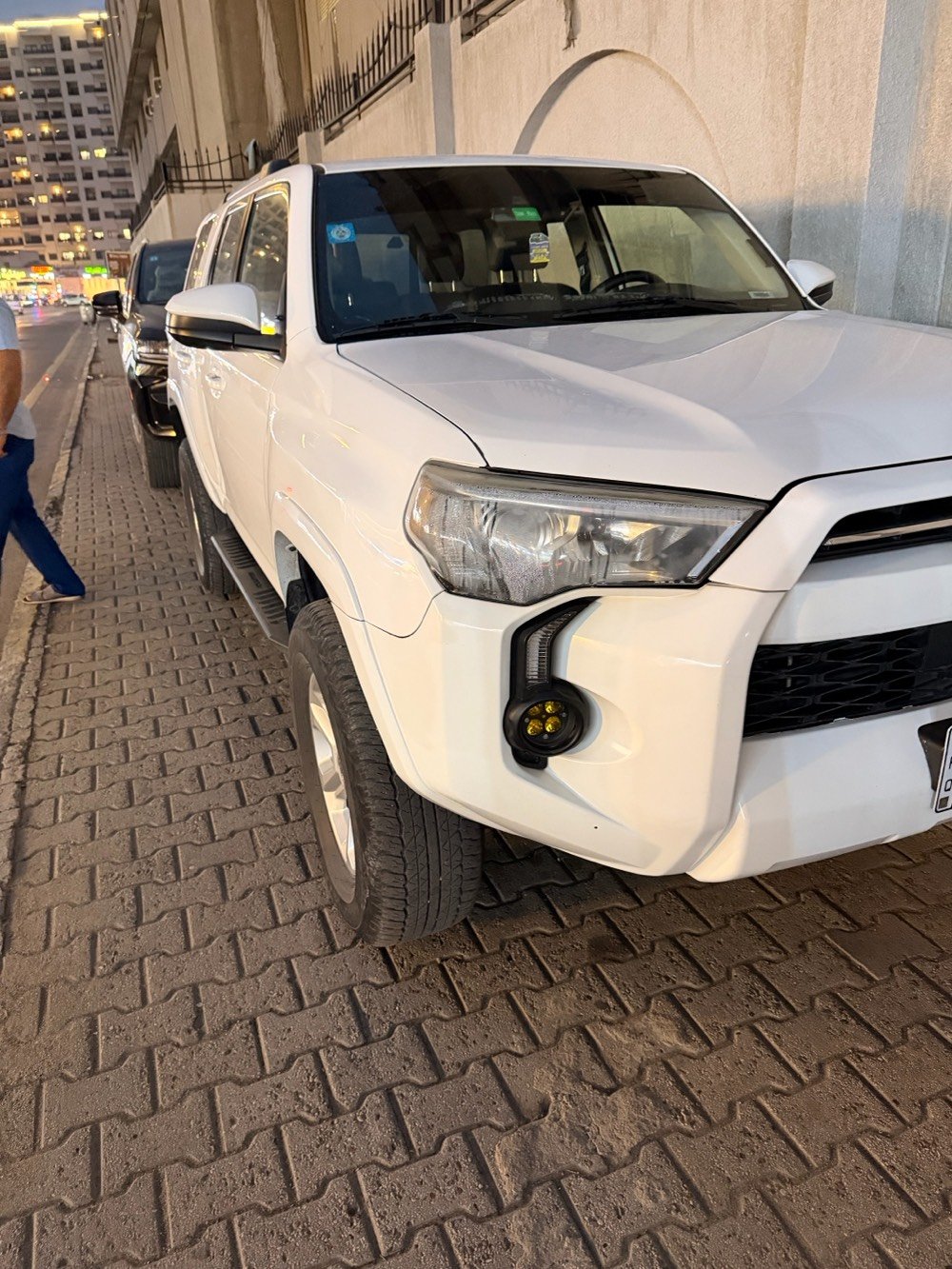 TOYOTA  4RUNNER   2023SR5 
~ تويوتا 4 رنر  
~ وارد أمريكا  
~ موديل 2033
~ محرك 6 سلندر  / V6 
~ مواصفات SR5 
~ شاشة كبير  
~ كاميرا 
~حساسات خلفيه 
~تبريد ثلج 
~ كشن جلدة كهربائية 
~ ويل كب 
~ حجم تايرات ١٧
~ 5راكب 
~ ماشيه 55 الف كيلو 
~ إيرباگات راجع  سستم 
~ طاولة خلفيه للسفرات
~حادث مثل ما تشوفون بالصور 
سياره بيها اضافات تغليف دشبول وستيرن ترفيع فخامه 
السياره بيها منظومة غاز متكامله مشدوده بورشة رسميه مع الكارت يعني اقتصاديه 
السعر 26000
العنوان بغداد الجديده
وأي معلومات رقمي واتس أب ***********
