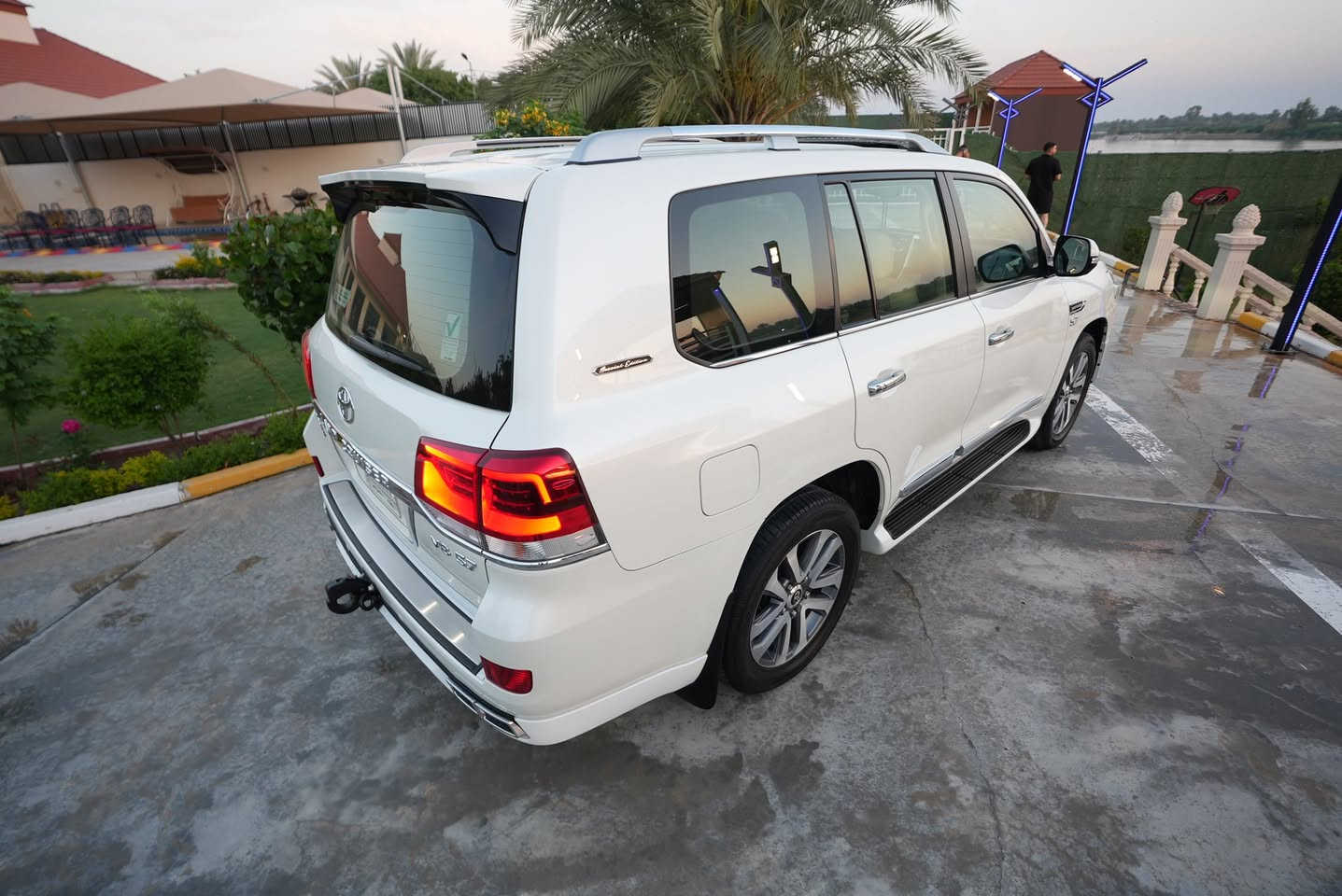 لاندكروز 2020 VXS اعلى فئة مواصفات لكزز  SAS
محرك 8سلندر 5.7 
جكات
مقاعد تبريد
5 كامرات
داخل بيجي 
دشبول ليزري
فتحة سلايت
مقاعد جلد 
كشنات خزن
كشنات كهرباء 3 دكم 
بصمة تشغيل وابواب
8 ايرباك
سستم سماعات GBL 
14 سماعة
انظمة ايكو وسبورت وتسارع 
جنطة كهرباء شفط
زراك لايت
طفاية
استيرن كهرباء
ثلاجة فريز
7 راكب 
تبريد مركزي 
أناره لدد قدم داخلية
3 شاشات
فور ويل 4X4
مري كهرباء شفط قلاب واشارة بالمري
تحكمات فول السيارة
حساسات امامي وخلفي
لايتات زنون عدسة متحركة
كشاف زنون
باقي مواصفات لاندكروزر vxs معروفة فول
اعلى فئة 
السيارة مكفولة كفالة عامة من لرصعة ولشخط وكلشي   

رقم بغداد الجديد باسمي  مميز 

ماشية :km 43 الف حقيقي  

رقم صاحب سيارة
***********
