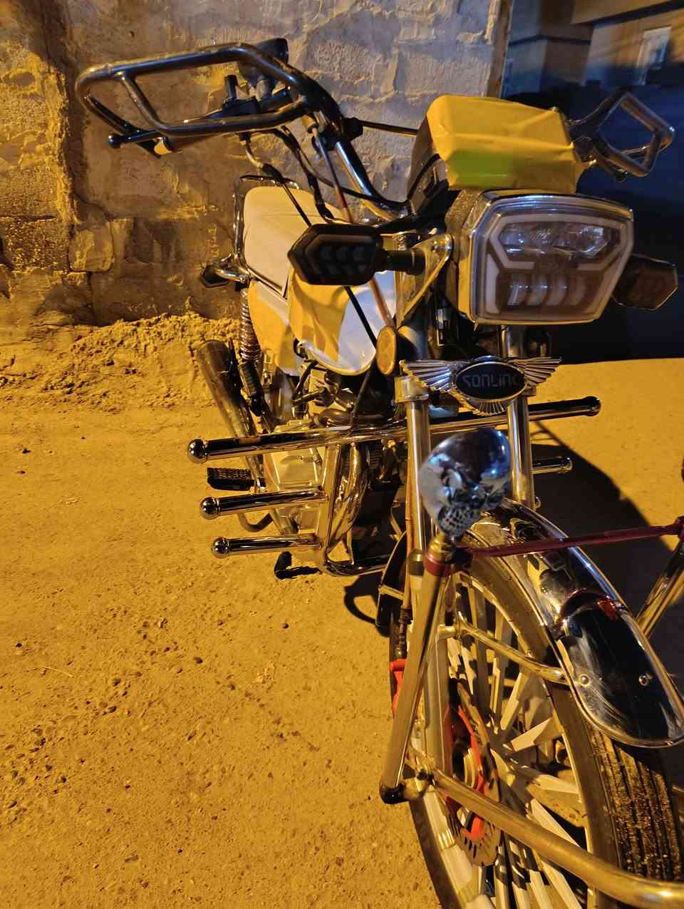 ياالله
السلام عليكم ورحمه الله وبركاته 
ايراني سيفان ابو الختم الاصلي للبيع نضافه كدامك 
لون مميز ابيض ⚪
سويج واحد 1 سويج تانكي 2 
محرك 150 حقيقي 
موديل 2024 
صالنصه جعره
متواجد خاص 
او اتصال 
***********
***********
مكان الصقلاوية
