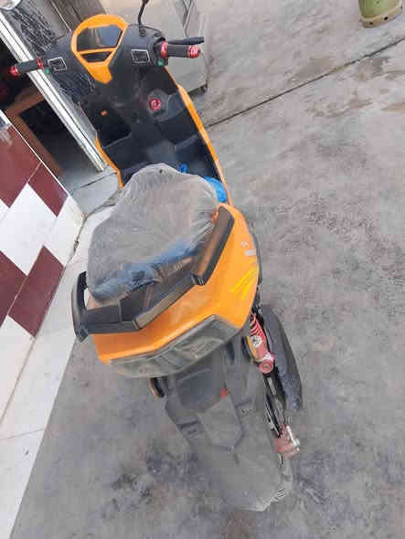 السلام عليكم دراجه شحن للبيع مديل 2025 نضيفه كلش اليثيوم صار شهر من اخذتهه  السعر 950 ديالى شهربان

‏‪0774 720 2512‬‏
