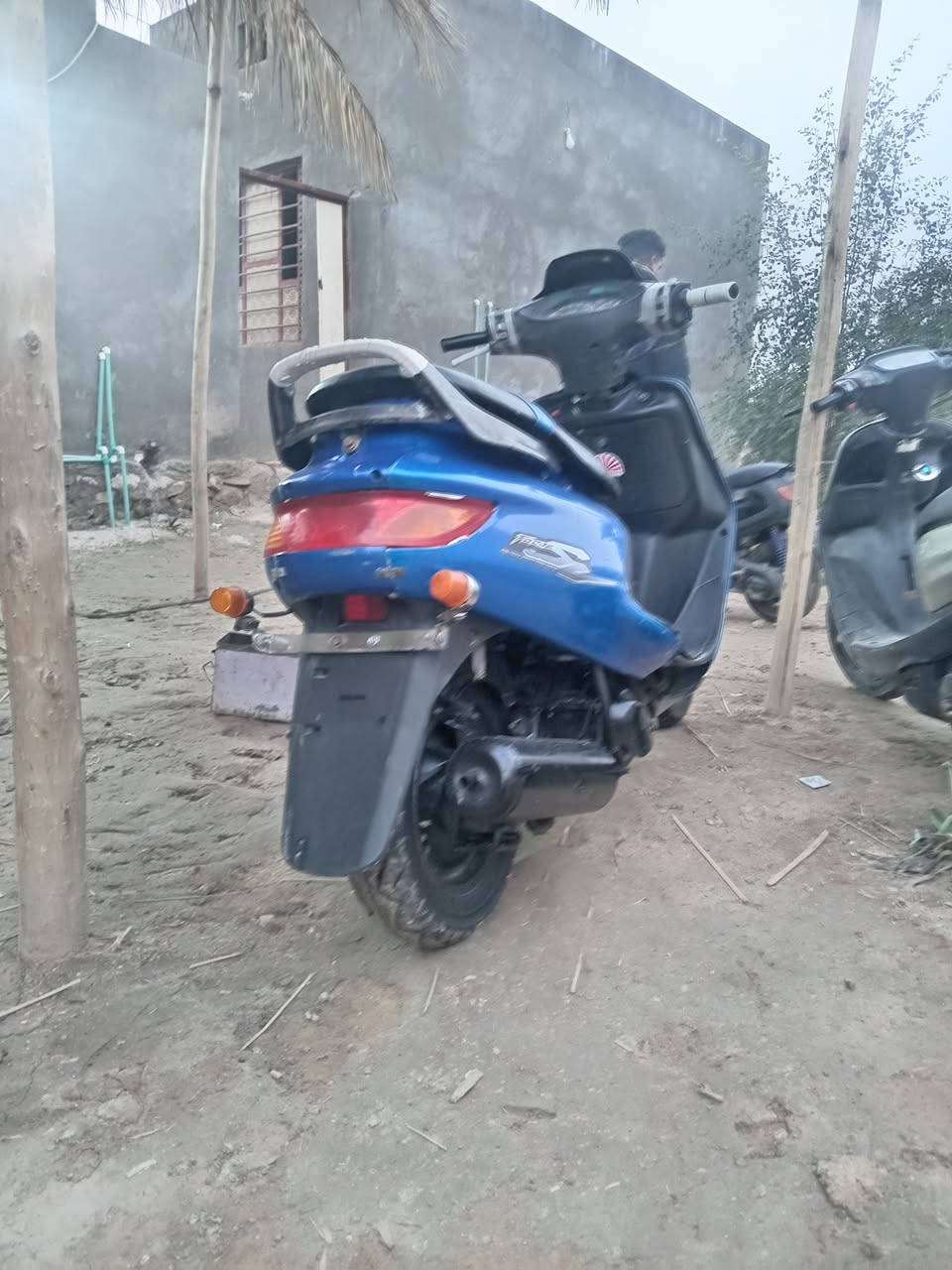 سلام عليكم دراجه البيع فراشه حلوه ونضيفه كهربايات كله شغاله بس تكمه خربانه عوزه تبديل دراجه مكينته ناعمه مكاني رميثه الرقم *********** السعر خاص
