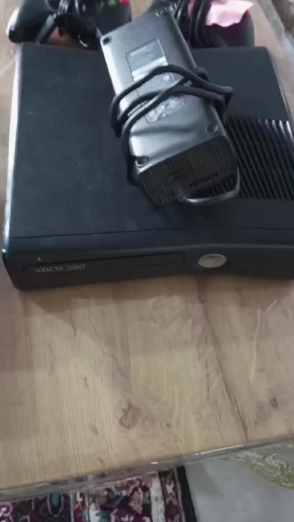 السلام عليكم 
اكسبوكس 360 سلم عدد اثنين مهكرات 
الجهاز الاول الي اطارة فضي يحتوي على هارد 250 كيكا مع العاب مع محولة اوربي 220 فولت
مع جوستكات اثنين بيهن قطع
الجهاز الثاني الي اطارة اسود يحتوي على هارد 250 كيكا بدون العاب مع محولة ياباني 110 فولت مع جوستكات اثنين بيها قطع
السعر الاطارة فضي ب75
سعر الاطاره اسود 60


**إذا كنت صاحب هذا الإعلان وتريد حذفه لأي سبب، رجاءا أرسل رسالة إلى الدعم الفني**