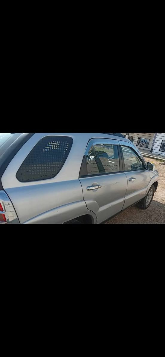 السلام عليكم سبورتج ٢٠٠٩ وارد كوري مكينه ٢٠٠٠ السياره مكفوله من الصبغ الضربه القويه بيه فقط طخه باب السايق وطخه باب خلفي عكس السايق وبيه جراد بسيط بالبنيد مكاني الحريه السعر ١١٨ وبيه مجالل
***********
