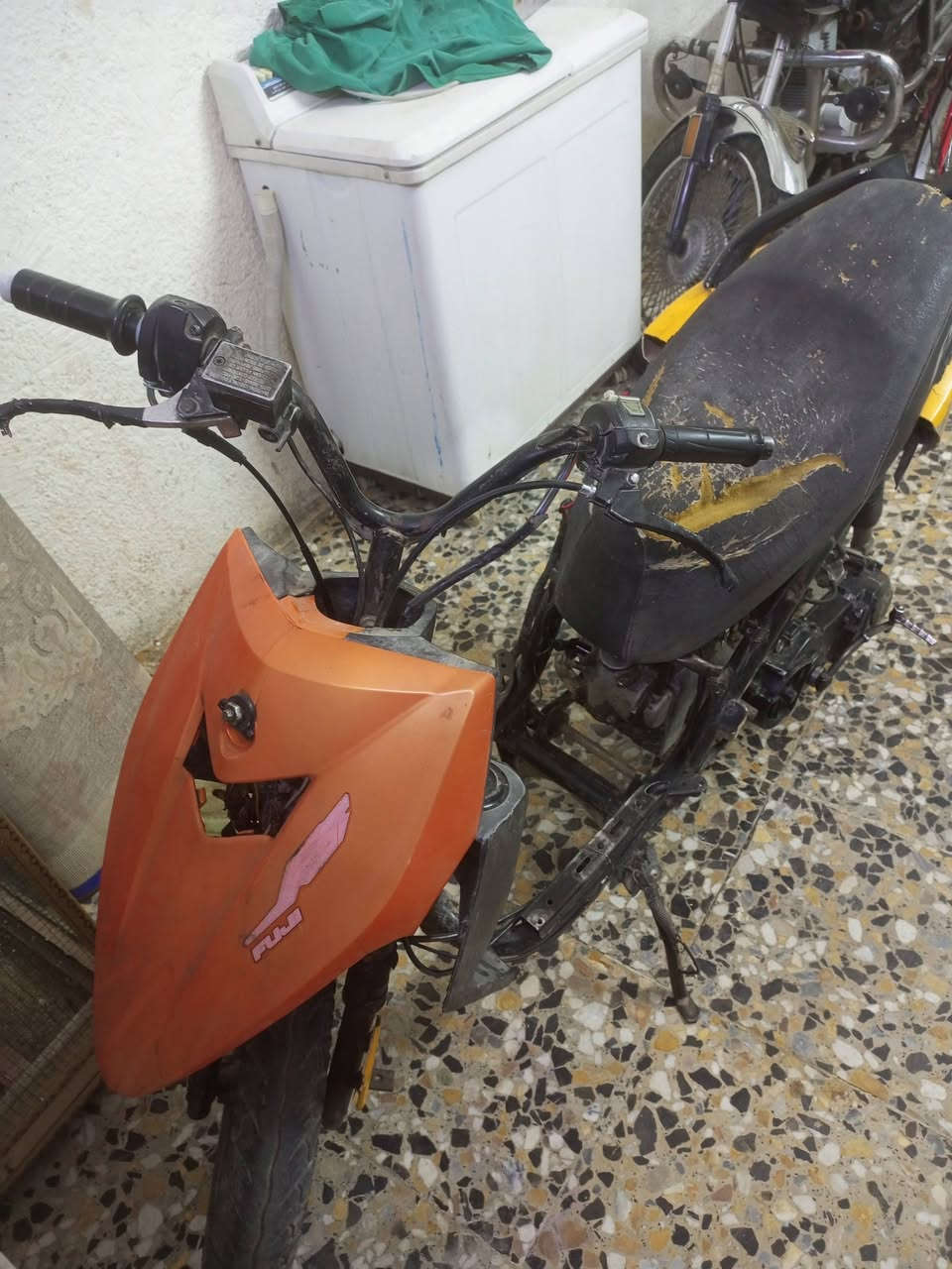 سلام عليكم دراجة للبيع محرك ماكس والهيكل مال مضلع كوم حديد طافية الهندر خرط كوم حديد سعرها 75الف بدون عملة والي يعامل ما اجاوبة تأخذها وتروح بل عافية اخوان طافية كوم حديد والشراي يتصل مكاني مدينة الصدر سوك العوره ***********
