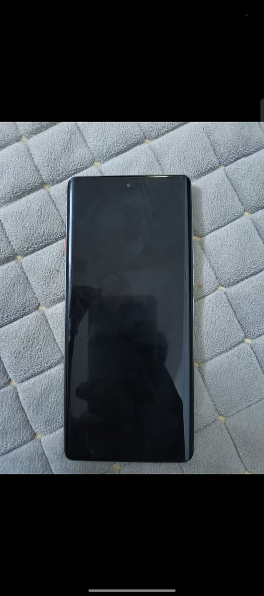 📱 للبيع Tecno Camon 40 Pro 5G

- 💾 الذاكرة: 256GB
- ⚡ الرام: 24GB (12GB + 12GB توسعة)
- 🌐 يدعم شبكات 5G
- 📱 شاشة AMOLED بحجم 6.78 إنش وتردد 144Hz.
- 🎮 يشغل PUBG على 90 فريم بأداء ممتاز.

✅ الجهاز نظيف جدًا.
✅ كامل الملحقات والكرتونة موجودة.
✅ لم يُفتح أبدًا ولا دخل صيانة.
✅ كل أغراضه الأصلية موجودة.
✅ الفحص على راحتك قبل الشراء.

للمهتم يراسلني خاص او واتساب ***********

