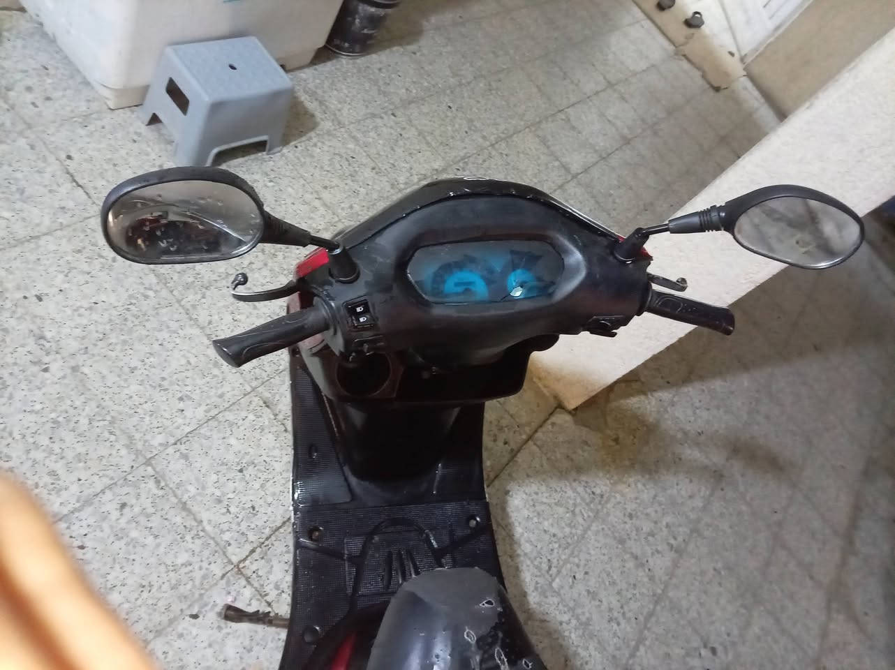 سلام عليكم مطور للبيع سايم ابو عيون سعره ٣٧٥ وبي مجال لعنوان رمادي لملعب دور المخابرات رقم *********** متواجد عل خط وبي واتساب
