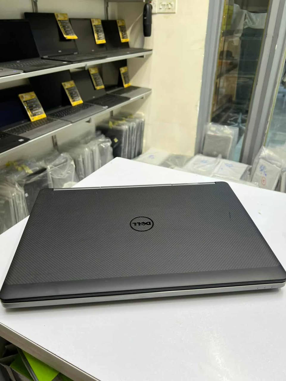 وحش الرندرة والهندسة ) 7520 Dell Precision
المعالج : Intel Core i7 الجيل 7 فئة HQ
الرام: 16GB DDR4
التخزين 512GB SSD NVMe 
كارت الشاشة : NVIDIA Quadro 4GB خارجي
الشاشة : 15.6 إنش FHD
الكيبورد ليزري ضوئي عربي / إنكليزي
السعر 500 الف وقابل للتفاوض
يوجد توصيل لجميع المحافظات


**إذا كنت صاحب هذا الإعلان وتريد حذفه لأي سبب، رجاءا أرسل رسالة إلى الدعم الفني**