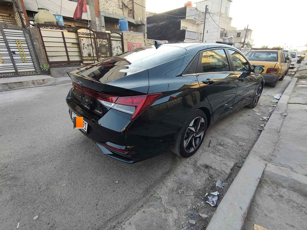 النترا 2023 ( بدون ايرباك ) لمتد
ترقيم جديد  تحويل بأي وقت
‎محرك كير كهربائيات صدر كلها بلاد و١٠٠٪؜ 
ماشيه 78 الف 
‎ حادث تبديل قطعة فقط (باب خلف السائق)
( جميع  الايرباكات سليمة ) 
داخل اسود جلد  
المواصفات :
‎تشغيل عن بعد - شاشة ديجتال الكتروني متصل -شاحن وايرلس لاسلكي - تحديد مسار - تدفئة كشنات - مناخ منفصل -  اوتو هولد - ثلاث انظمة قيادة - قيادة ذاتيه  - مثبت سرعة - توقف ذاتي امامي خلفي  (مانع التصادم ) - اشاير بالمري -  رادار امامي - مانع تصادم  - هاند بريك بصمه 
وبعد بيها هووواي مواصفات 
ماشية 78 الف 
‌‎السيارة جديدة بمعنى الكلمة وبالواقع بعد احلى وجاهزة 

السعر 158 وبيه مجال بسيط للشراي
‎ وكل التفاصيل مذكورة بالكامل 
‎مكانها بغداد 

***********
