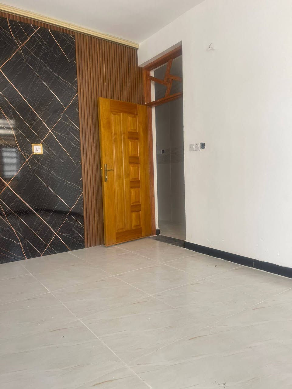 مكتب الكوثر للعقار بغداد الحسينيه قرب كراج الاسدي 
مساحه 100 قاطين  خلف ابو خلدون المضمد
***********
