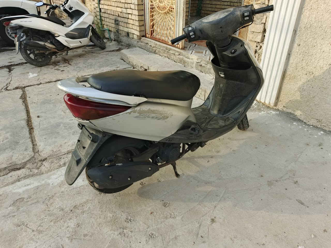 سلام عليكم دراجة بريز حلو على وضع الربه محرك بلادي سلف هندر مكاني مدينه ***********قفل550
