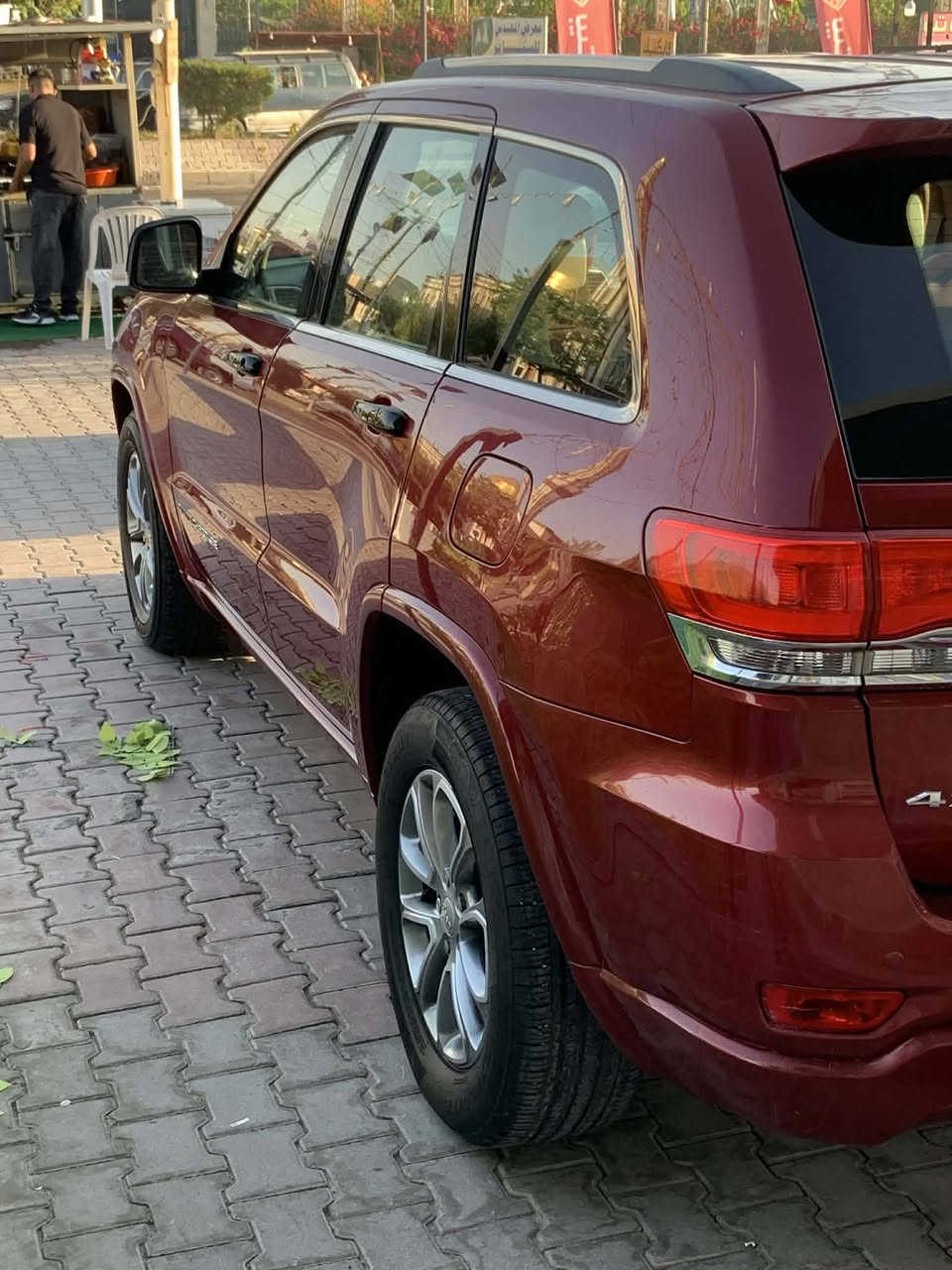 سلام عليكم للبيع جيب 2014 خليجي كفاله عامه سياره فقط بيها جزء كلير في جاملغ امامي سياره فول مواصفات فتحه سقف كشنات كهرباء فور ويل تحكمات شفتات ستيرن شاشه وكامره خلفيه تخم تاير جديد صدر امامي خلفي جديد تدفئه وتبريد كله شغال لد امامي خلفي منضومه زنون جديد مكان سياره ديالى شهربان اي ستفسار ***********
