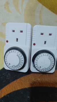 ٥ قطع • الكترونيات