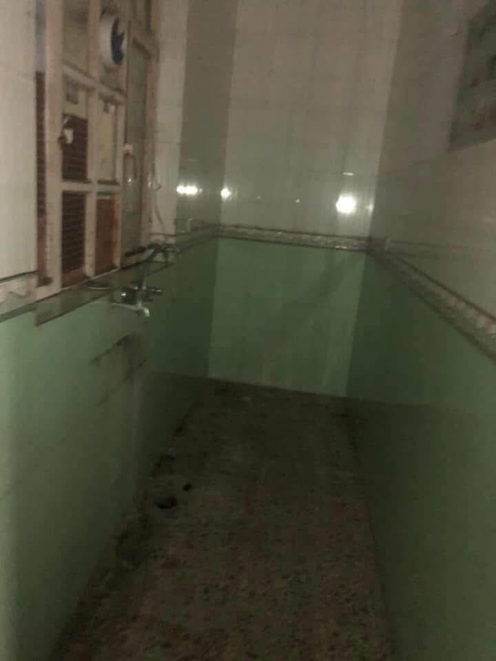 شقق للاجار للطلاب أو عمال اوموضفين في حي القاهرة الشارع العام مقابل مطعم القاهرةغرفة وصالة وخدمات طابق ثاني  السعر350  للستفسار ***********
