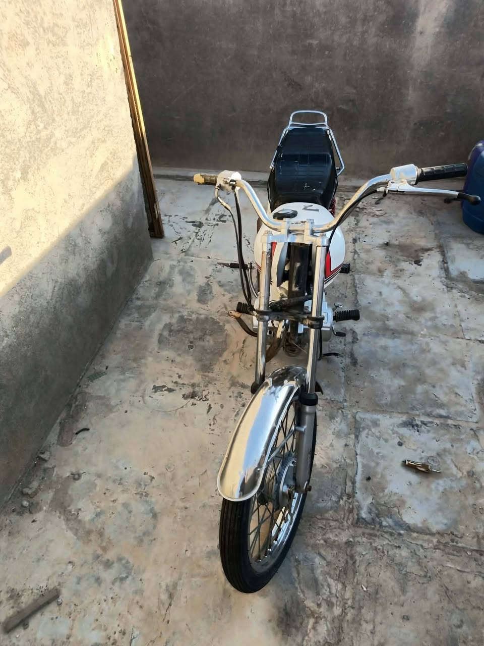 سلام عليكم للبيع دراجه اربعه كير نظيفه وجاهزة بدون اوراق العنوان كربلاء السعر 350وبيهامجال الاتصال على الرقم ***********..
