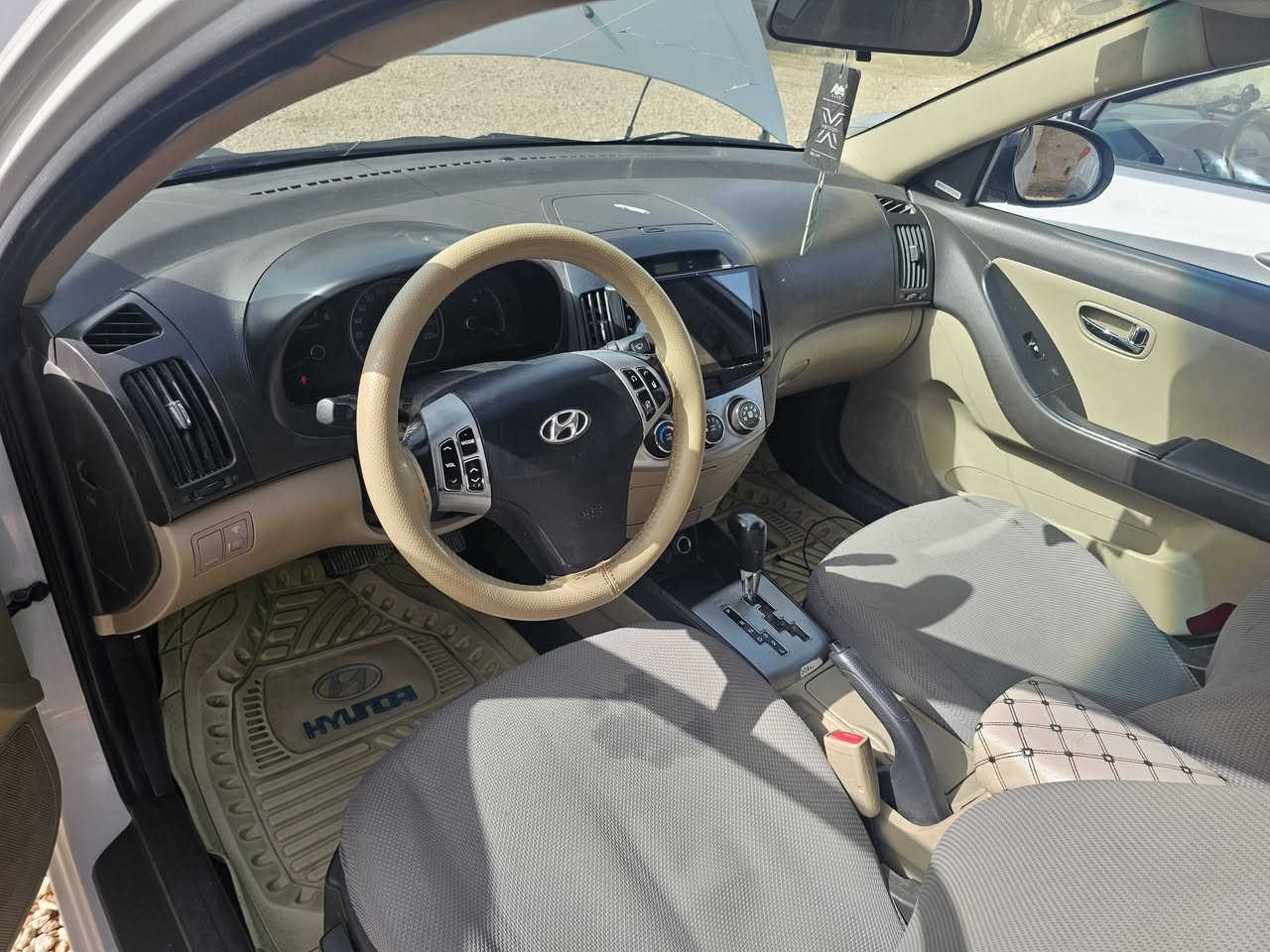 جاهزه للبيع قطعه وحده مصبوغه 
تبريد تخم تاير حداديه رقم بغداد أنكليزي 
***********
