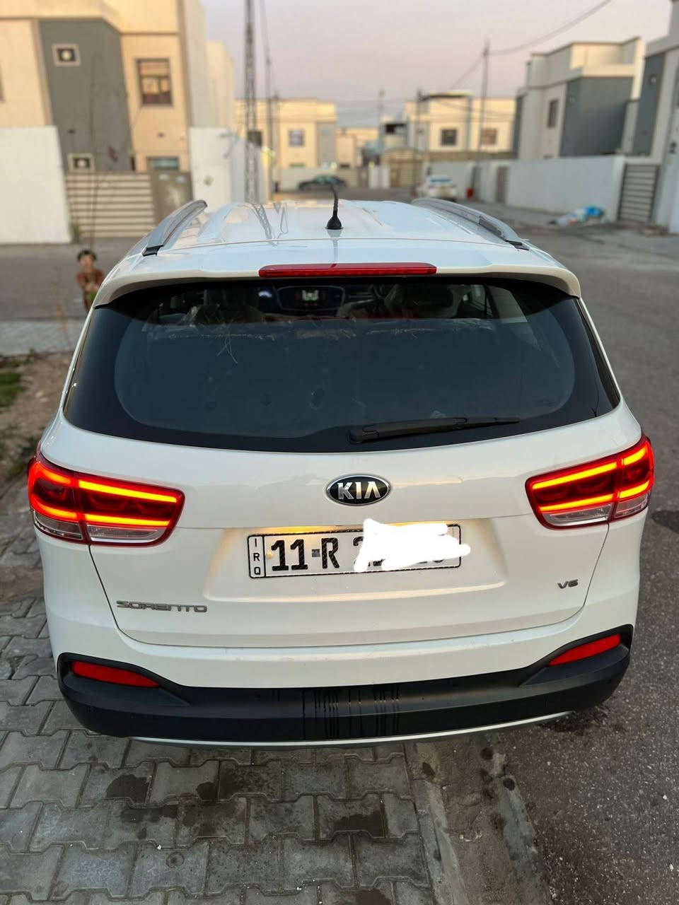 سورنتو 🚙.
‏‎سلام عليكم 
 للبيع فقط  سورنتو ٧ راكب 
#موديل 2016
#وارد خليجي
#محرك V6 3500 
ماشيه 82  و قابلة للزيادة

                       ((((🔴المواصفات🔴))))

1- بصمة + تبريد وتدفئه ٣قطع 
2- كامرة خلفية
3- حساس امامي
4- حساس خلفي
5- مري شفط
6- شاشة اصليه وكاميرا خلفيه 
7- كشن السايق كهرباء
8- تحكمات استيرن جهتين
9- مانع انزلاق
10- كمبيوتر تحديد عطل
11- اشاير بالمري الجانبية
12- بردات خلفية
13- نظام  ترحيب
14- نظام  ECO
15- نظام SPORT
16- ويل كب كروم
17- بلوجكتر
18- يدات  ستيل
19 لد اماميه وخلفي 
20 لايت زنون 
21 مري شفط 
22 نظام  ترحيب بل يدات 
23- زراك لايت 
24 انارا داخليه 
25 كشنات جلد  
26 جنطه كهرباء 
27  رقم بغداد مشروع وطني جديد بأسمي 
غير متواجد بالفيس الرجاء الاتصال واتساب على الرقم  *********** ابو سجاد  السعر (225)  وبي مجال بسيط للشراي. مكاني محافظه النجف
