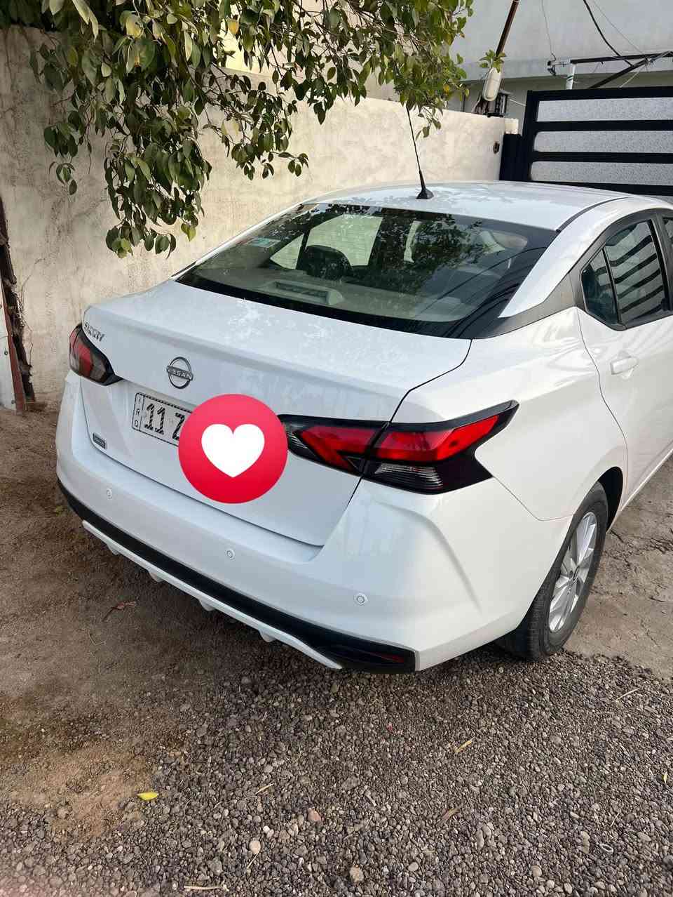 السلام عليكم سني نيسان مكسيكي موديل 24 محرك 1600 ماشيه 7000 بعدهه زيرو مال بيت كشنات جلد للاتصال ***********
