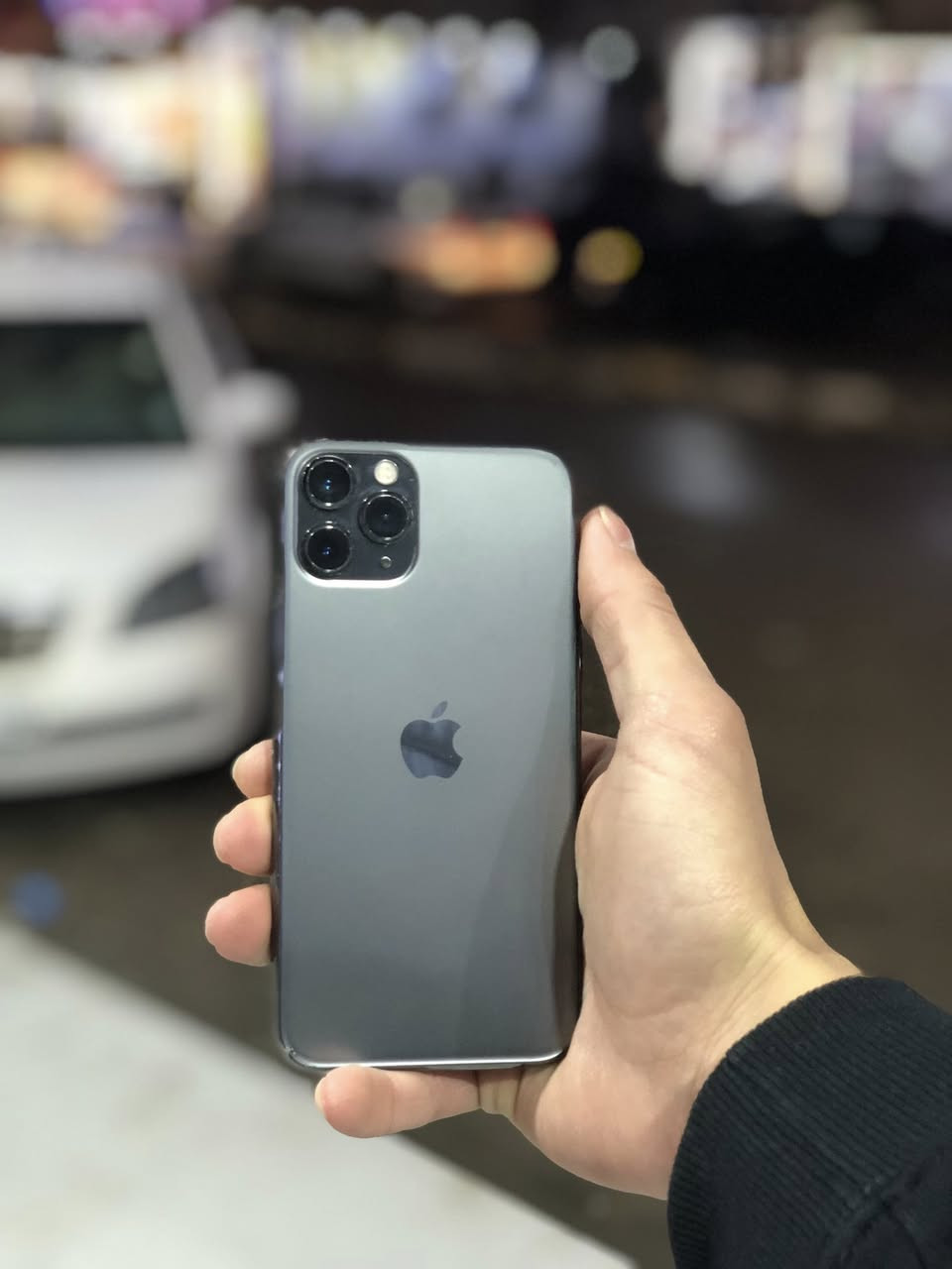 سلام عليكم ايفون 11 برو 👌🏻✅  
جهاز مبدل بطاريه 
ومكان السيم كارت ميشتغل  فقط 
والشاشه بيه كسر بسيط ومماثر ع المس ابدا 
فيس ايدي شغال كامرته تخبل صوته كلش ححلو 
ذاكرته 64 كـ 
السعرر 175 وبي مجال  ***********
