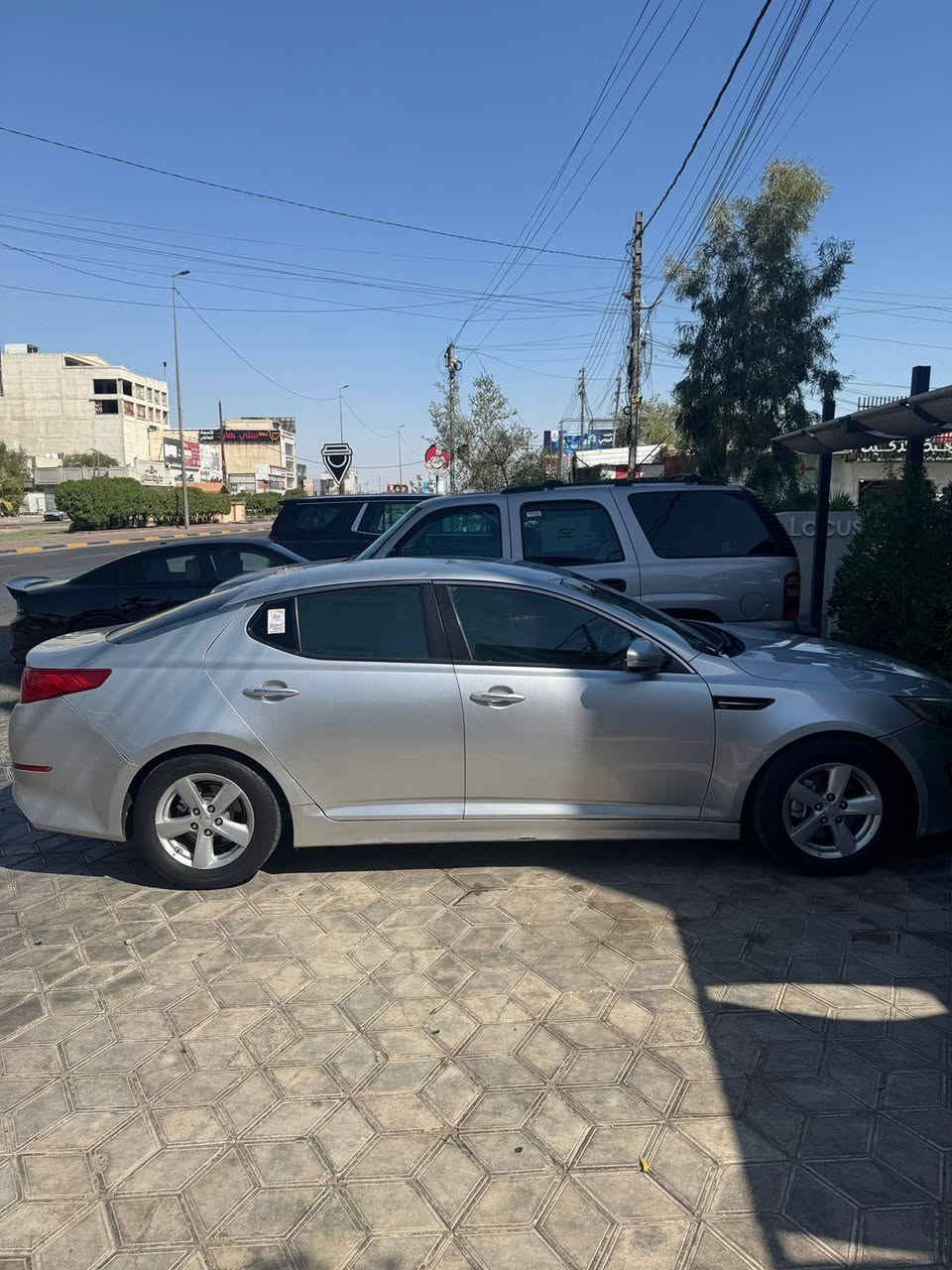 للبيع كيا اوبتيما 2015 أمريكي EX 🇺🇸
@إشارة رقم بصرة: 27 A 47525

**السعر: 125 ورقة وبيها مجال حك جيه**

**المواصفات:**
- محرك 2.4 GDI أمريكي 
- فئة EX شاشة اندرويد + تحكمات ستيرن كاملة
- 3 وضعيات قيادة: Eco / Sport / Normal
- تاير جديد + حدادية جديدة
- سنتر لوك + بصمة ستيرن
- **مكفولة صبغ شركة 100% عدا مبدل**

**الضرر:** مبدل جاملق وباب سائق فقط، نفس لون الشركة الأصلي، بدون معجون او صبغ.
**مكفولة دواخل وشاصي** 
**ملاحظة:** زجاجة أمامية بيها كسر خفيف.

السيارة جاهزة ومابيها نقص فلس. المعاينة البصرة.
للإتصال: 077-XXX-XXXX


**إذا كنت صاحب هذا الإعلان وتريد حذفه لأي سبب، رجاءا أرسل رسالة إلى الدعم الفني**
