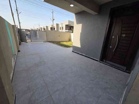 يتوفر دار للبيع بمجمع نجمة بغداد على طريق العامرية ابوغريب القديم مجاور كلية الزراعة مساحة ٢٥٠ م ١٠ واجهه ونزال ٢٥ سند بأسمي على طابو ابوغريب 
صاله و ٣ غرف نوم وحولي ومطبخ و٣ حمامات وصحيات
البيت جاهز وبمواصفات خاصه 
المرمر والسيراميك لكل البيت خاص اني طلبته على حسابي 
تشطيب الصحيات والمطبخ وتأسيس الماء خاص على حسابي اشتغلته وعملت اضافات بتأسيس الماء والكهرباء 
البيت حاليا فارغ وجاهز للسكن 
للأستفسار واتساب ***********
