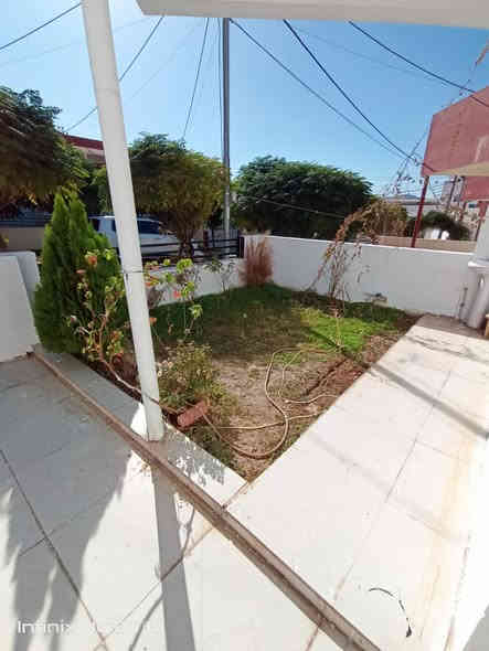 سلام عليكم بيت للبيع اربيل شقلاوة مجمع روارا مساحه 160 متر غرفتين نوم صاله و حولي  ومطبخ صحيات كراج حديقه يسجل بأسم كل من يحمل الجنسيه العراقيه خدمات كهرباء ماء موجود السعر (3) دفاتر و (95) ورقه وبي مجال 
 للإستفسار على الرقم *********** 
متواجد واتساب ملاحظه البيت بأسمي
