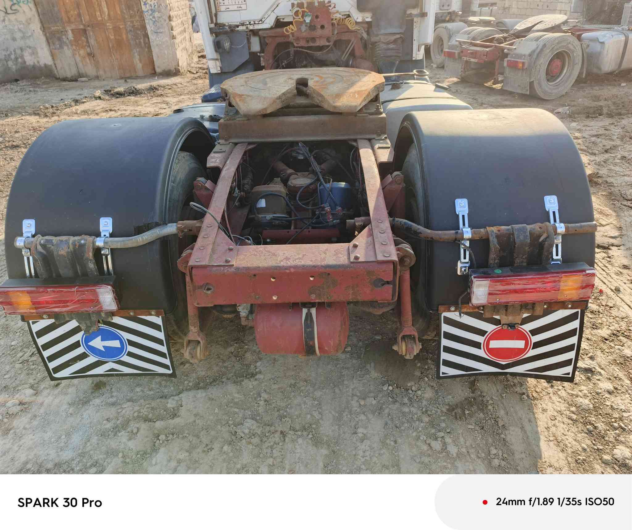 على بركة الله كرواتي لكزز 1735
موديل 1991 فلات ذات جوانب متحركه بسمي رقم بغداد 
‏‪***********‬‏
