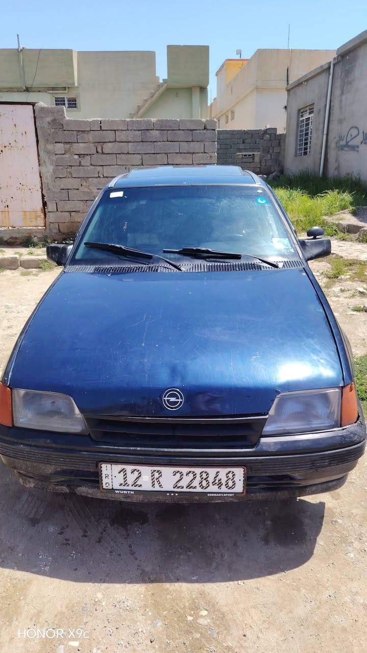 للبيع اوبل كاديت جنطه موديل 1991 رقم نينوئ انكليزي سنويه اله 2031
واير منيتها شغاله كلها لايت زنون
اشاير يمين ويسار كلها شغاله
محرك بي أثرصرف
السعر ٢٢ وبي مجال
او مراوس حسب القناعه 
رقم الهاتف ***********
