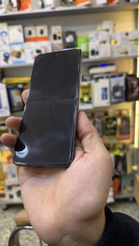 سامسونك فلب 5 ذاكرة 256  نضيف ب350 الف بغداد زيونه شارع الربيعي 077003...