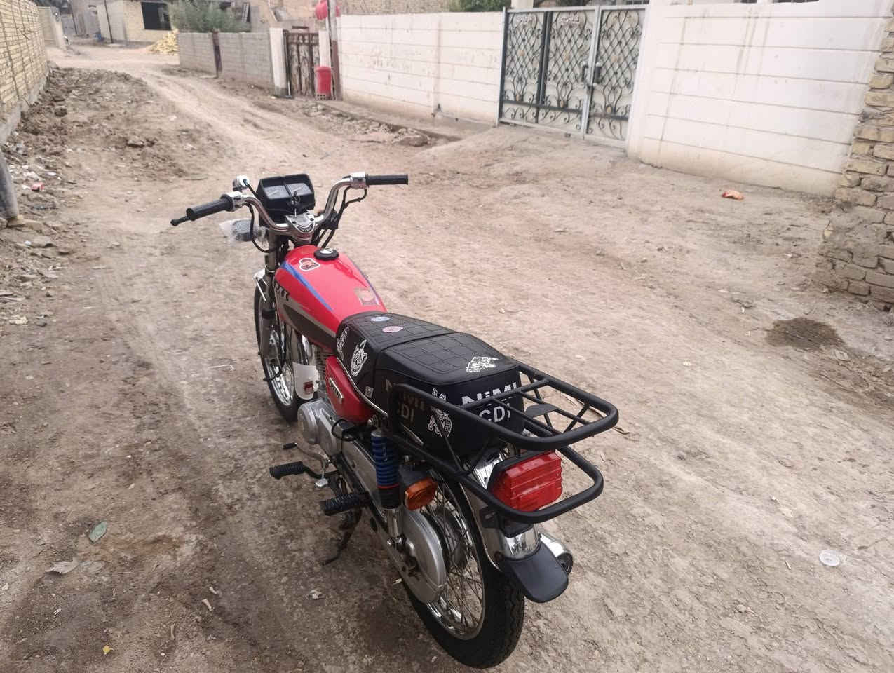 سلام عليكم دراجه البيع موديل 24 نامه مكينه مال شلامجه مامفتوحه اوراق استنساخ من الوكيل كلشي بيه شغال ، شراي بيه خير أو يدلل السعر 600 أو بيه مجال مكاني حله سياحي الرقم ***********
