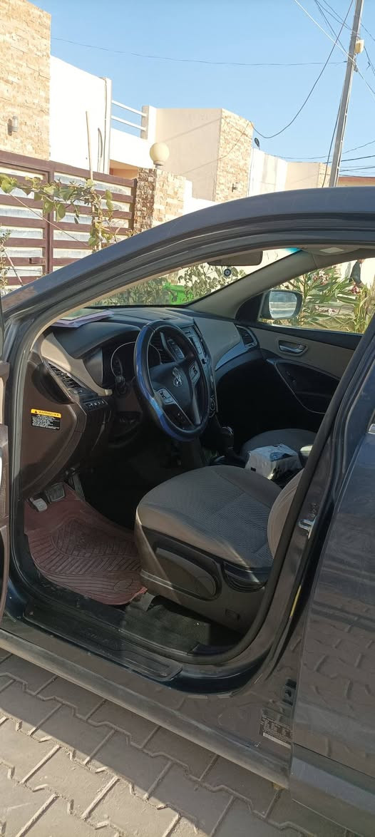 سلام عليكم 
سنتافي موديل 18 وارد امريكي 2400
رقم كربلاء وموجودة في كربلاء السعر 175
***********
