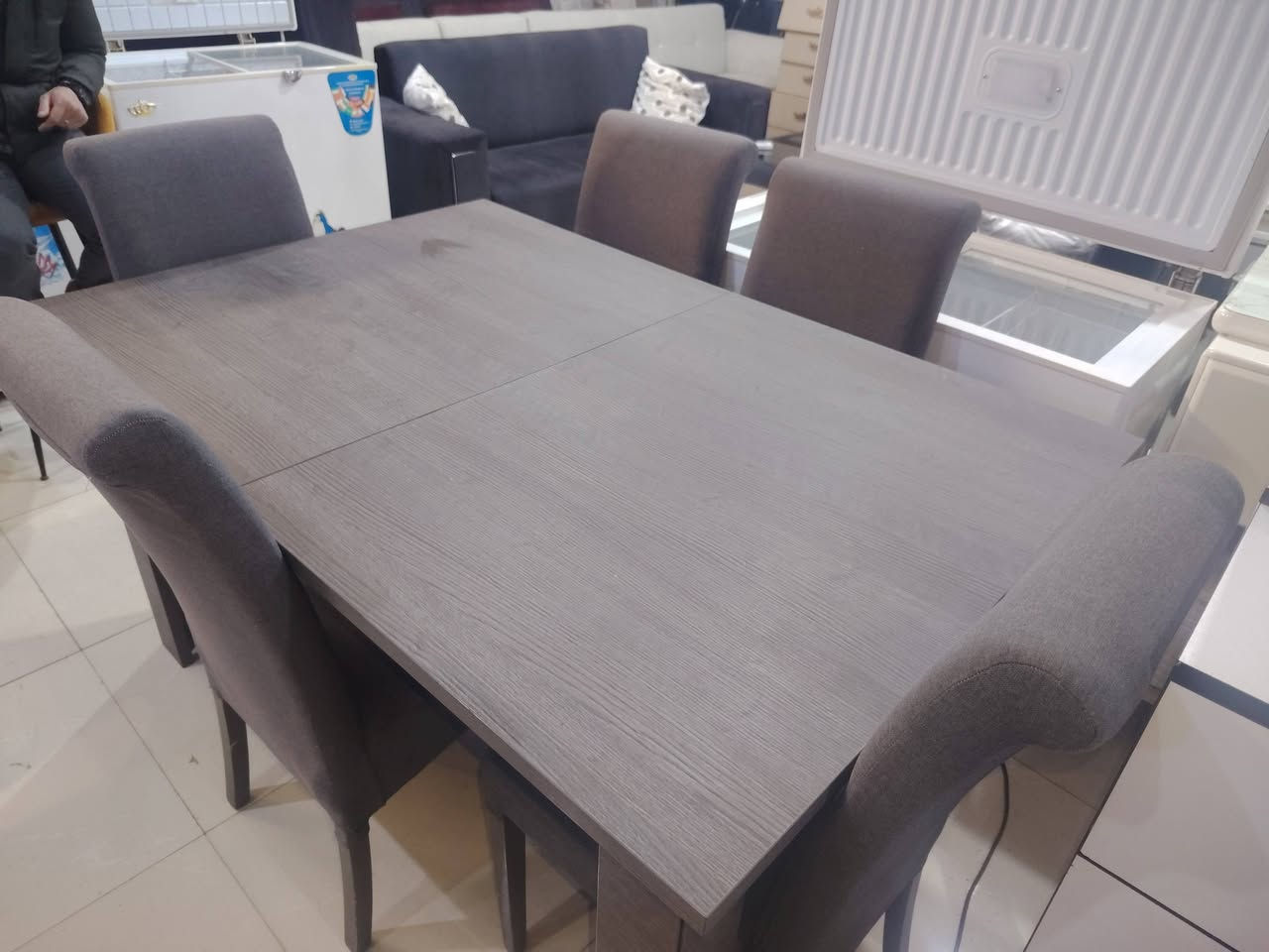 غراض لبيع العنوان سرجنار شارع ابو سناء مجاور فندق برج الحياة رقم موبايل *********** وتساب
