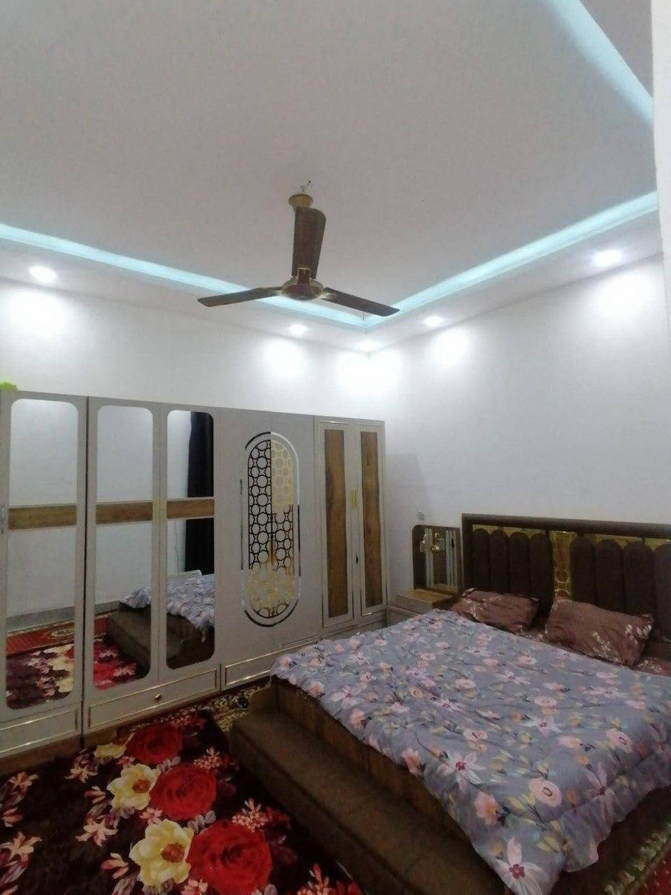 السلام عليكم بيت المساحه 100م يتكون من غرفه 5*4 وصاله 5*5 وستقبال 6*3ونص حمام 2*180س صاله طابق ثاني غرفتين فوك مبنيات لنص طابق ثاني صحيات خارجيه مدخل للبيت 120*3 للبيع في منطقه ال 7كيلو قرب جامع الاخوه الصالحين البيت بناء جديد وطابو صرف السعر وتفاصيل ع خاص وهذا رقم صاحب الدار ***********
