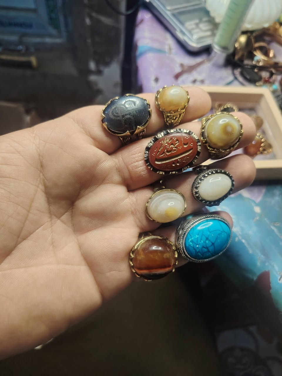 محابس نحاس شلعه الي يفيدنه يراسل وات ساب
***********

***********
