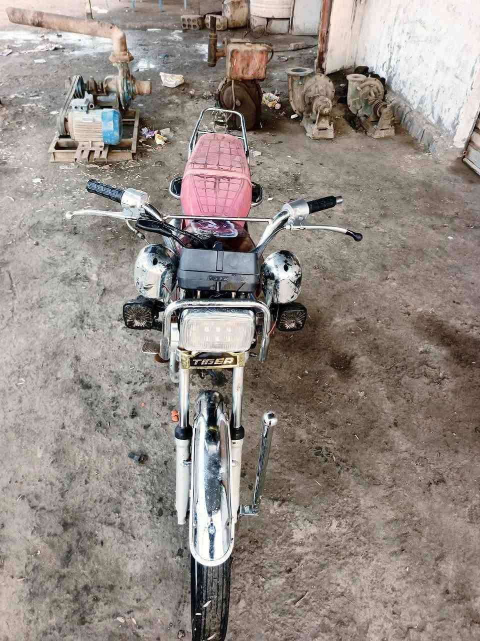 السلام عليكم دراجه تايجر للبيع اوراق كامله 2021 كهربائيات كلها شغاله محرك خير من الله دراجه خير من الله مال جناي السعر ب 400 وبيها مجال مكاني بالحمزه الغربي والاستفسار على هذا الرقم‏‪***********‬‏
