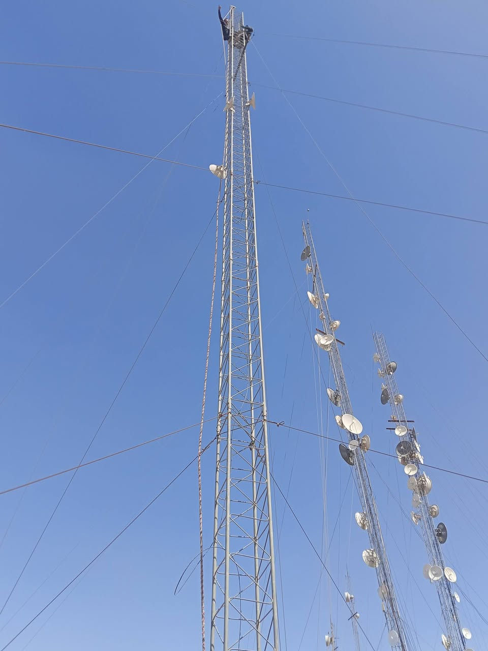 السلام عليكم تم فتح برج 45 متر رباعي *********** متوفر حديد ابو ال 35 وبال 45 توصيل موجود لكافه المحافظات
