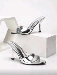 قياس ٣٩ • ملابس