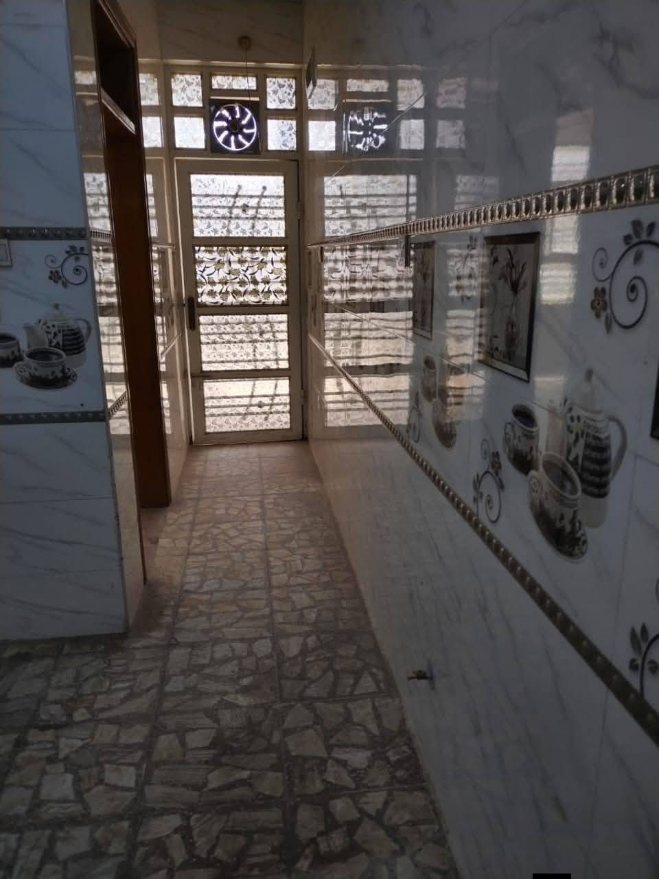 دار للايجار 100 متر طابق واحد حي النداء منطقة ال52 نظيف جدا الايجار الشهري 300 مقدمة ثلاثة اشهر أي استفسار الاتصال بالموبايل *********** او مراجعة مكتبنا الكائن شارع سلام جامعة مقابل مركز الشابندر للتجميل بإدارة سيد سالم الموسوي...
