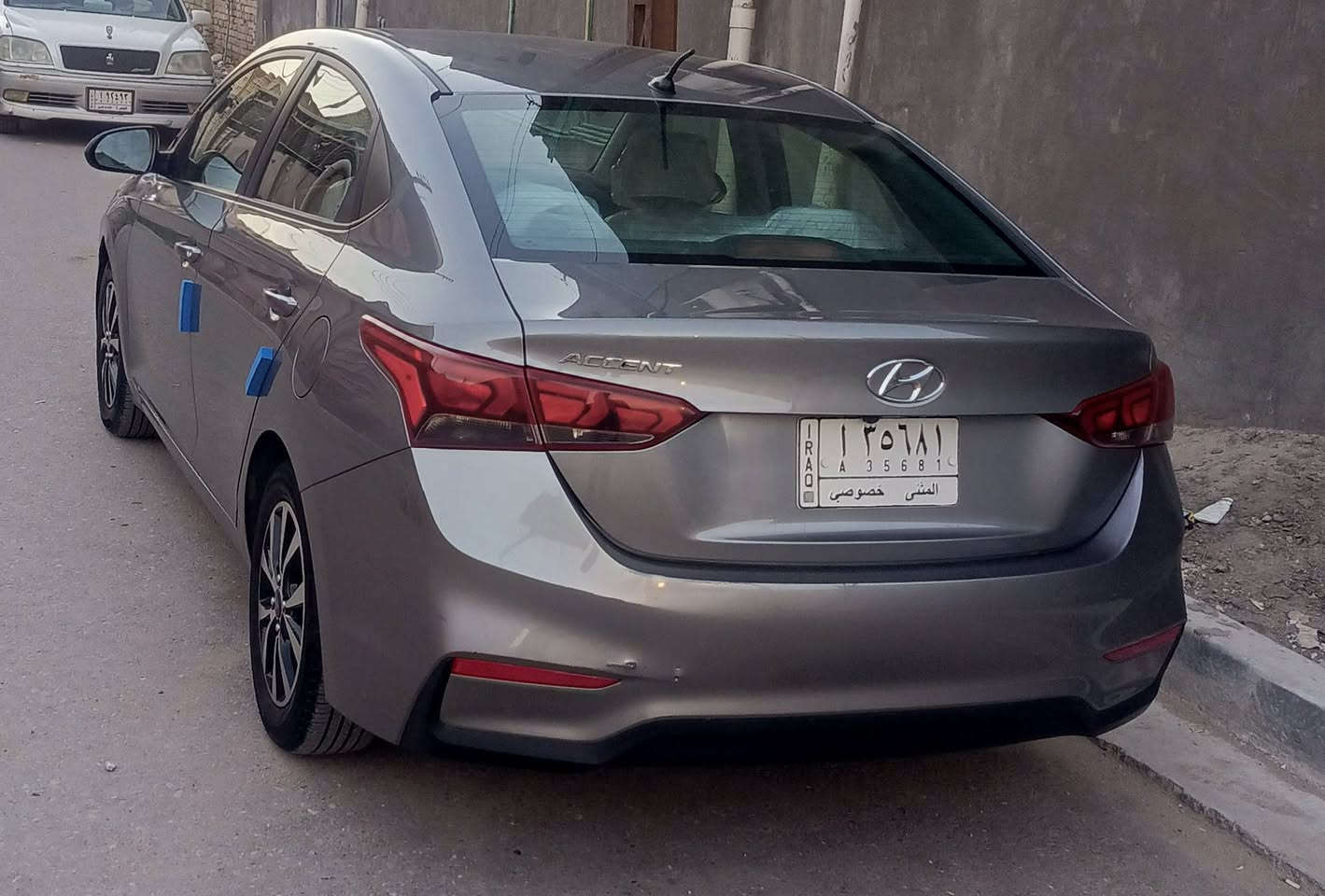 هيونداي أكسنت 2021 – وارد أمريكي | استعمال شخصي
للّي يدور سيارة مال بيت، نظافة عالية.

✅ الوارد والضرر:

• وارد أمريكي

• الضرر السابق: بنيّد + مدكر أمامي فقط

• متصلّح تصليح نظيف

• دهن كير جديد

• ادامه جديدة

• كلشي جهاز 100%

✅ المواصفات (1/1 فول):

• محرك 1600 دوش – أقوى سحب وعزم

• سلايد روف

• تحكم كامل بالستيرن

• ويل كب جديد

• نظام ABS

• تبريد ثلج

• داخلية وكالة بحالة المصنع

📍 العداد: 70,000 كم

✅ الحالة:

• نظيفة جداً وحريص عليها

• مكفولة من كل النواحي

• سيرفس كامل

• حدادة وتخم

• تايرات جديدة

• دگ سلف وتوكل – ما تحتاج ولا برغي

مكاني البصره _القرنه
 السعر 120 
وبيها مجال لطيبين

***********

🔍 الفحص مفتوح لأي شخص

✨ السيارة تحچي عن نفسها
