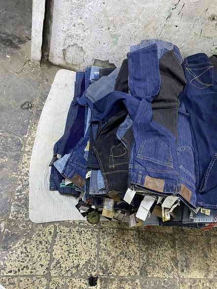 سلام عليكم شروت بناطير وبجايم الوان القطعه ب الف دينار  
كلو جديد مفتوح عدهم كلهم واخذ قياسات والوان مشكله  
***********  / *********** 
او مرسلة موقع  موصل ايسر الكرامة
