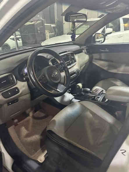 للبيع سورنتو خليجي مديل ١٧  نص فول ٧ راكب ٣ قطع تبريد دولية السيارة  سيارة جاهزة وكاملة بيه فقط جاملغ صبغ موضح بصور فقط  رقم بغداد باسم صاحبه بكانه بغداد. سعره ٢٢٠ ورقة بيه مجال ***********
