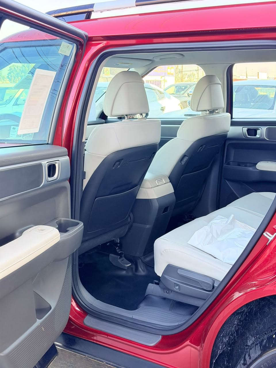 سلام عليكم 
للبيع سنتافيه 2025
فول مواصفات رقم شمالي 
وارد أمريكي بدون حادث 
سياره حيل جديده
ماشيا ١٥ الف 
المواصفات 
حساس امامي خلفي 
كامره
شاحن وايرلس 
كشنات جلد 
جنطه شفط
بصمه
كشنات كهرباء
رادر 
تحديد مسار
مري شفط
٧ راكب 
٣ قطع تبريد

للبيع او مراوس 

استفسار ***********
