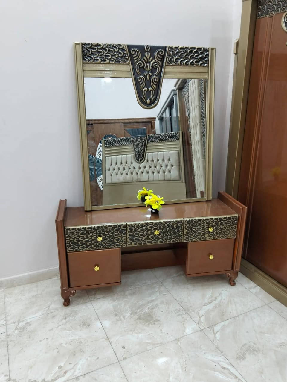 غرفه نوم زيرو مستوى عالي خشب كونتر بالكامل فيزان دولاب جرار 3 ضلفه عجل سوسته فوق وتحت ايطالي عرض الدولاب 2 م 60 في ارتفاع 2 م 30 والعمق 60 عرض السرير متر و50 في طول 195 زائد تسريحه واثنين كومون بسعر روعه جدا بسعر بسيط وعلى قد الايد الله يبارك لصاحب النصيب للتواصل01220201713


**إذا كنت صاحب هذا الإعلان وتريد حذفه لأي سبب، رجاءا أرسل رسالة إلى الدعم الفني**