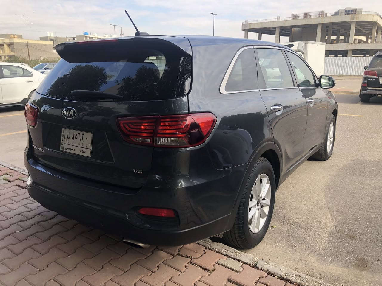 كيا سورنتو موديل 2020 وراد امريكي حادثها خشم البنيد وشويه من الجاملغ الامامي بدون دواخل لغد شاصي مكفولات 

             بيع او مراوس  

رقم بغداد  سنويه بسمي تحويل ثاني يوم  ماشيه 86 الف 

  السعر 189 وبيها مجال للجاد بالشراء

مواصفات 
محرك 6 سلندر   V6  
7 راكب 
2قطع تبريد 
شاشه ابل كار بلي 
كاميرا 
تحكم ستيرن فول
مثبت سرعه 
لايت زنون عدسات 
كير 8 نمر 
مكان السيارة بغداد حي العدل  
للاتصال ***********
