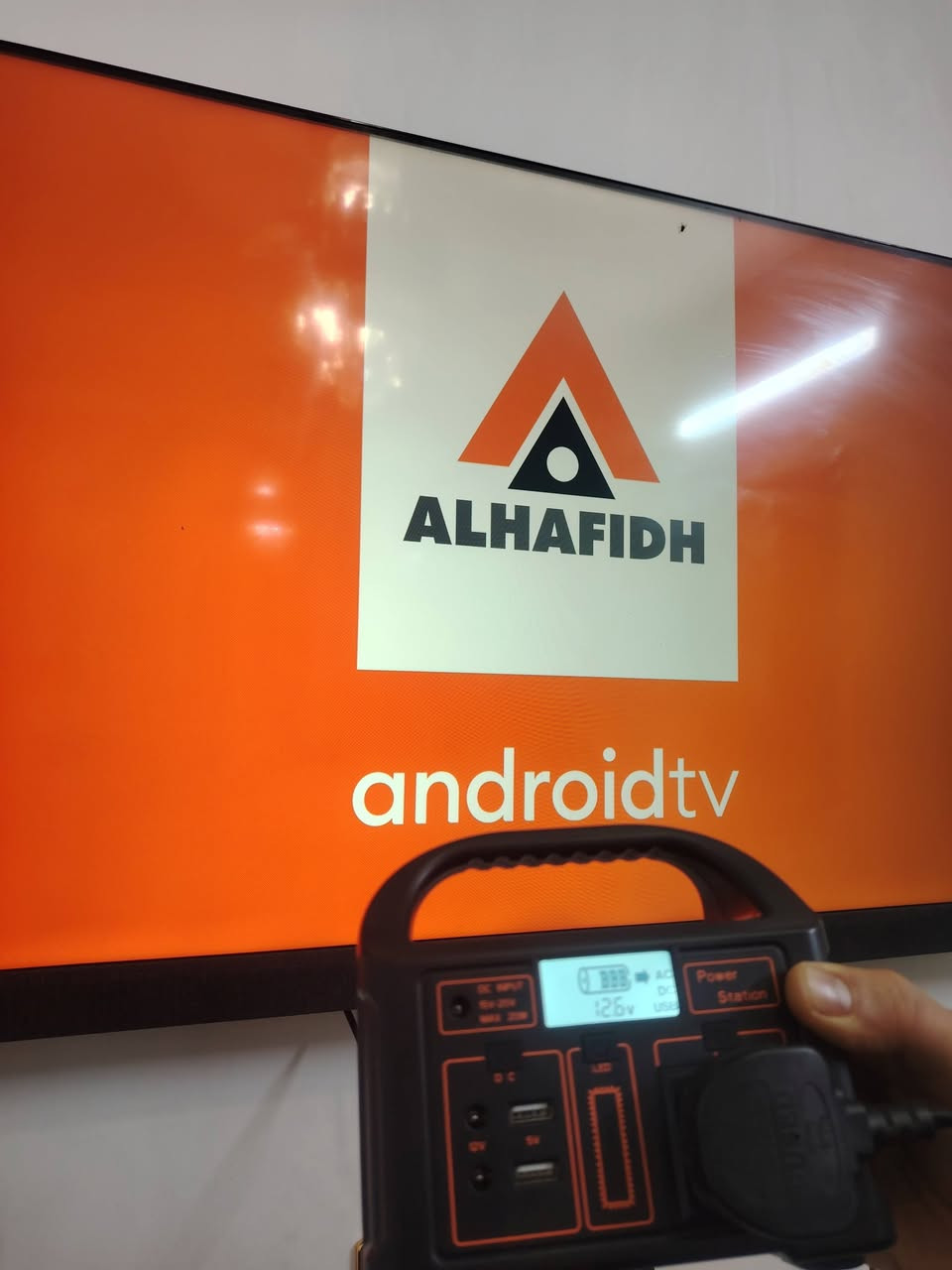 باور ستيشن 100 واط
يدعم الشحن سريع ايضا 
معه منضم طاقه شمسيه 
ولوح 20 واط 
تكدر شغل علي بلازمه ساعه كامله 
او اضويه 
تكدر تربط علي سيار شغل شواحن


**إذا كنت صاحب هذا الإعلان وتريد حذفه لأي سبب، رجاءا أرسل رسالة إلى الدعم الفني**