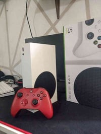 اكس بوكس سيريس اس  ذاكرة 500 استخدام شهرين فقطططط السعر ٣٢٥ 0787349990...