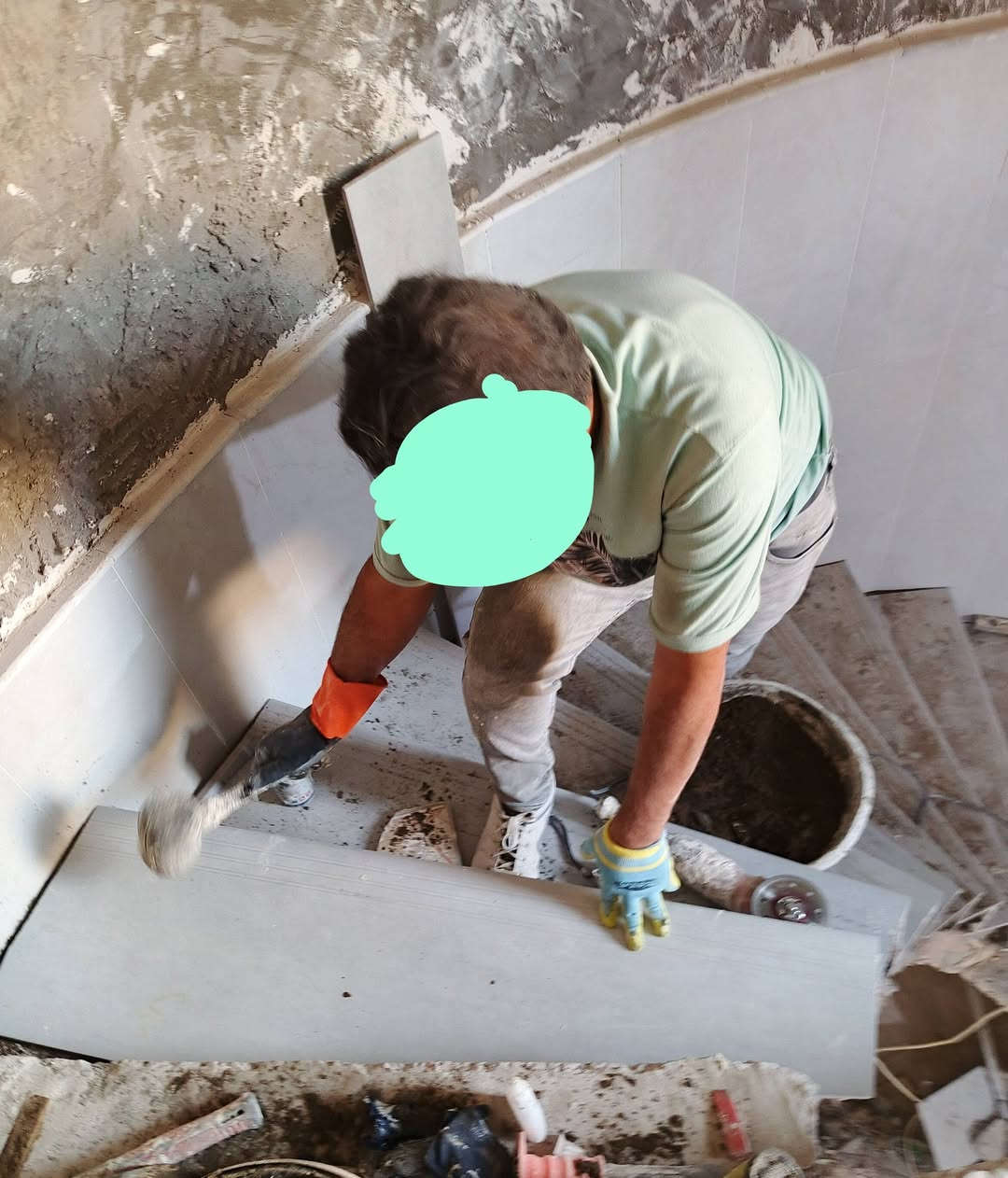 سلام عليكم خلفه متفرغ حالياً سيراميك بورسلين جداري ارضي كاشي بايات درج متر يوميه مقطوعه نشتغل عظم لبخ ماده كلو عدنه صور وفيديوات لعملنه 
العمل شرط درجى أولى 
***********
