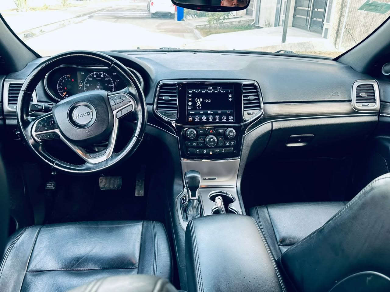 جيب 2022  وارد امريكي لمتد ثيمانينيه   فول  مرقمه بغداد  ،  ،،،

 للستفسار واتساب 
***********
