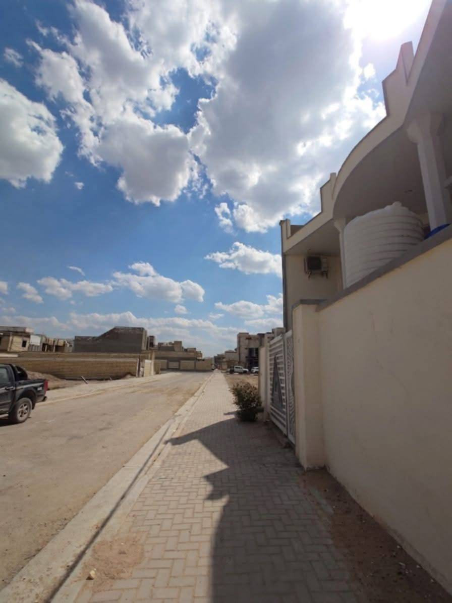 دار للبيع طابو ملك صرف كامل خدمات بناء حديث
 طابو صرف  المساحة ٢٠٠م الواجهة ١٠م نزال ٢٠م ، 
طابقين يحتوي على ٦ غرف نوم  واستقبال ومطبخ وهول داخلي ٤ حمامات  ،
بناء حديث شبابيك المنيوم كامل الخدمات ،تبليط مجاري كهرباء ماء أسأله أرصفة للاستفسار الاتصال على الرقم***********،
الموقع ، الدورة محلة ٨١٦ نهاية سريع الدورة بتجاه بغداد الجديدة دور النفط مقاطعة ٨.
