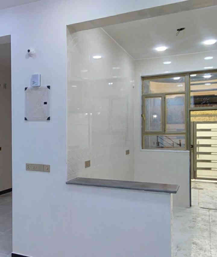 السلام عليكم مشتملات عدد ٢ طبك غير مسكون البناء حديث درجة اولى في الكوت منطقة حي الحكيم نزلة علاء غريب بالقرب من الكورنيش مساحة كل مشتمل 120م البناء طابوق درجة اولى والسقف صب مسلح والارضية والجدران سيراميك ويتكون كل مشتمل من غرفتين نوم وصالة واستقبال ومطبخ وصحيات داخلية وخارجية ومرقم من قبل البلدية وسعر كل مشتمل 58 وبي مجال الاستفسار الاتصال على هذا الرقم ***********
